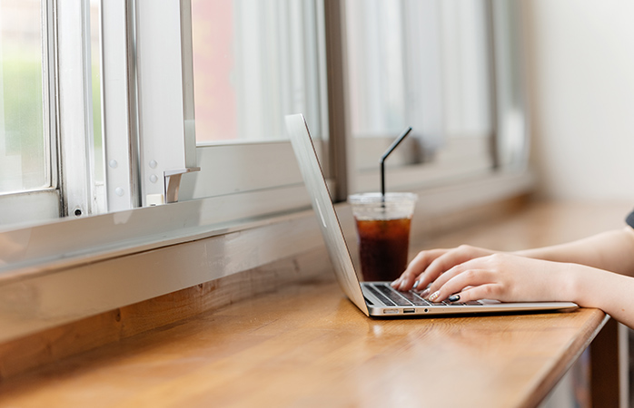 窓際のカウンタースペース